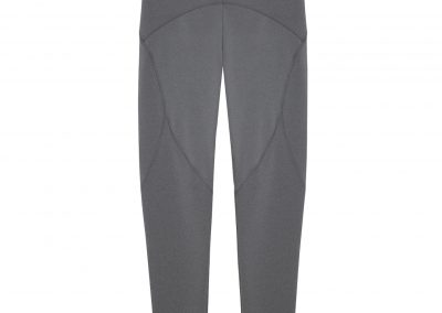 Leggins tobilleros con cintura siliconada y t4ejido moldeador, tops y sujetadores de media sujeción en la nueva colección de Oysho, Compressive Collection